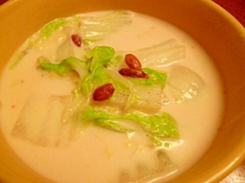 シチューの素で☆白菜とクコの実の中華風ミルクスープ